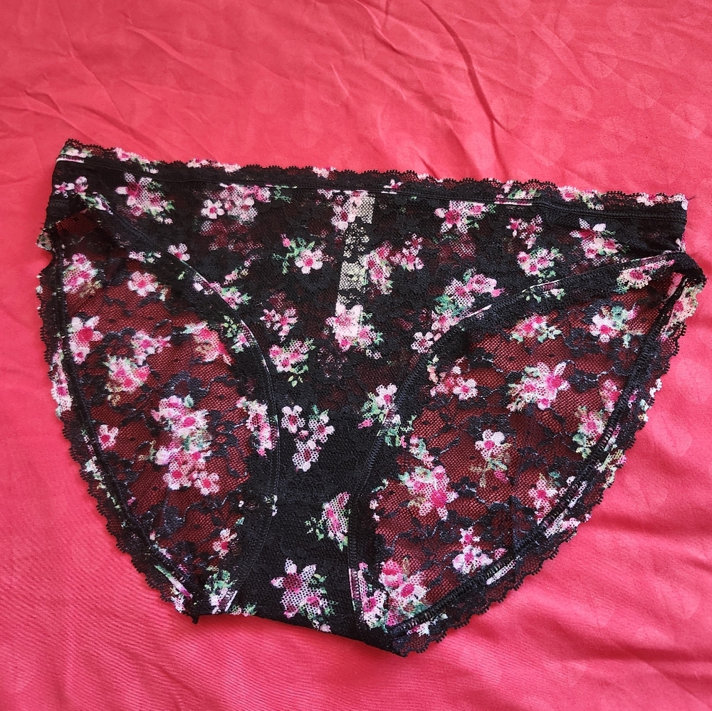Victoria Secret Lace Bikini set size Medium NIP - Picture 6 of 8